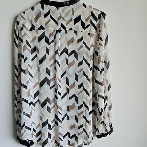 DKNY Cream And Black Graphic Blouse with Mandarin Collar - Picture 4 of 10
